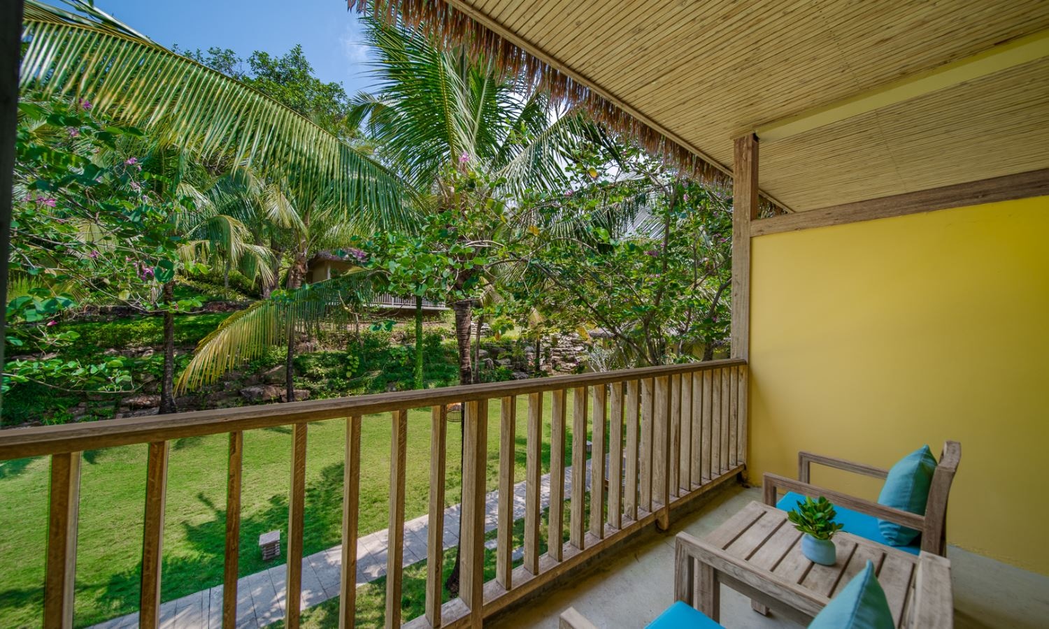 rooms-deluxe-family-with-gardenview