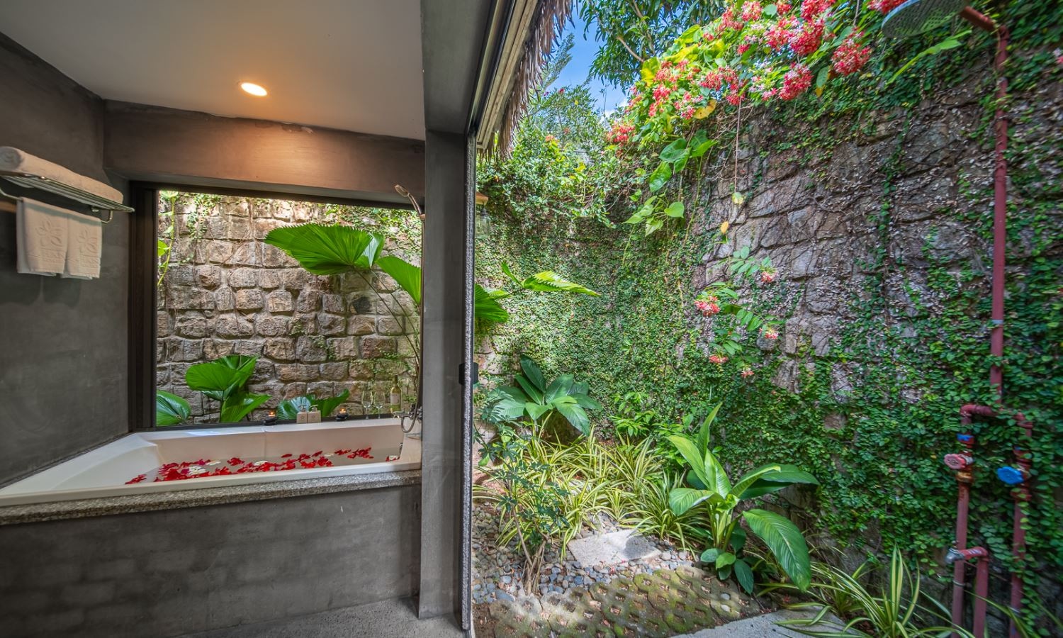 rooms-bungalow-family-with-2-bedroom