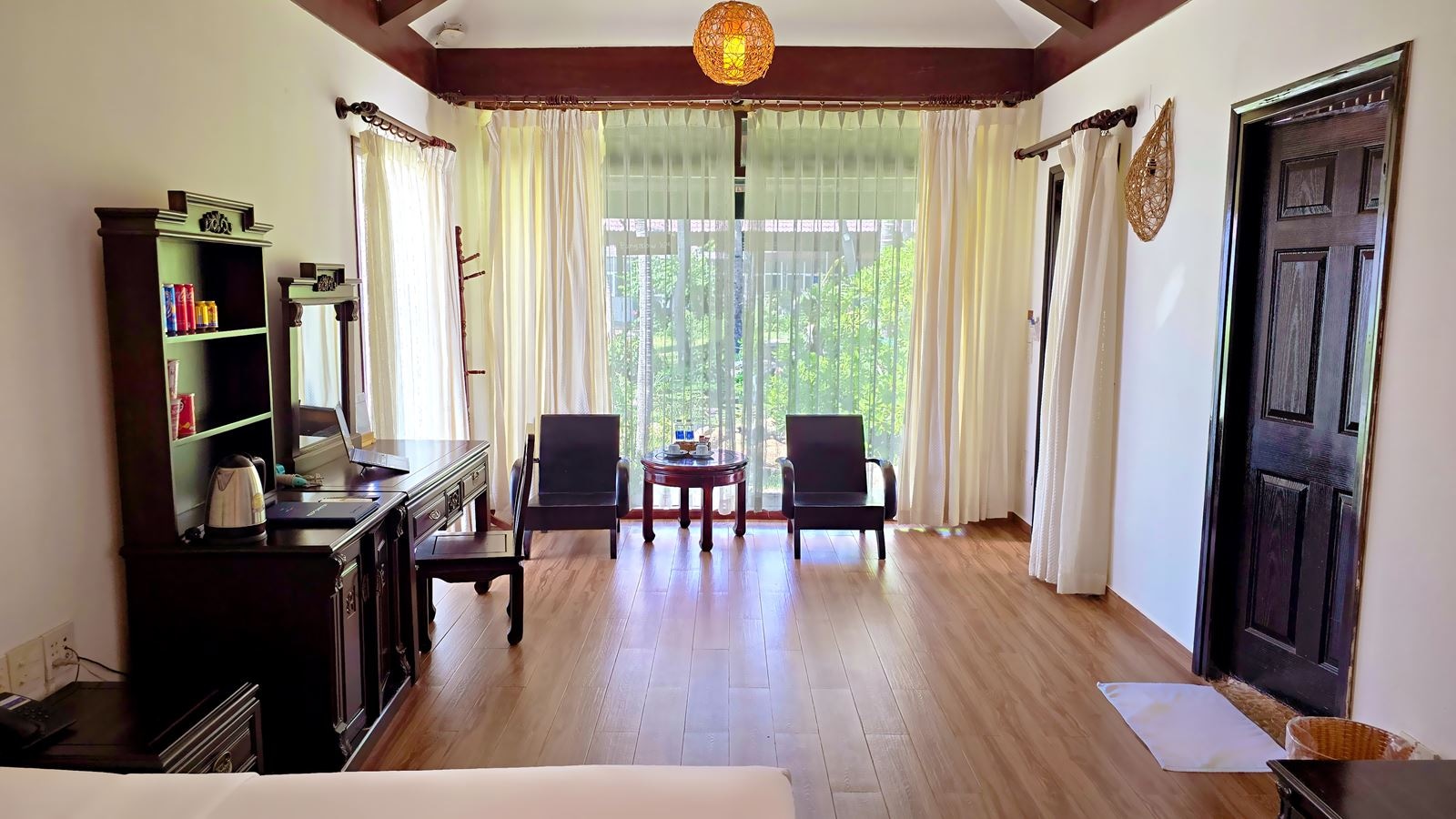 rooms-bungalow-garden-view