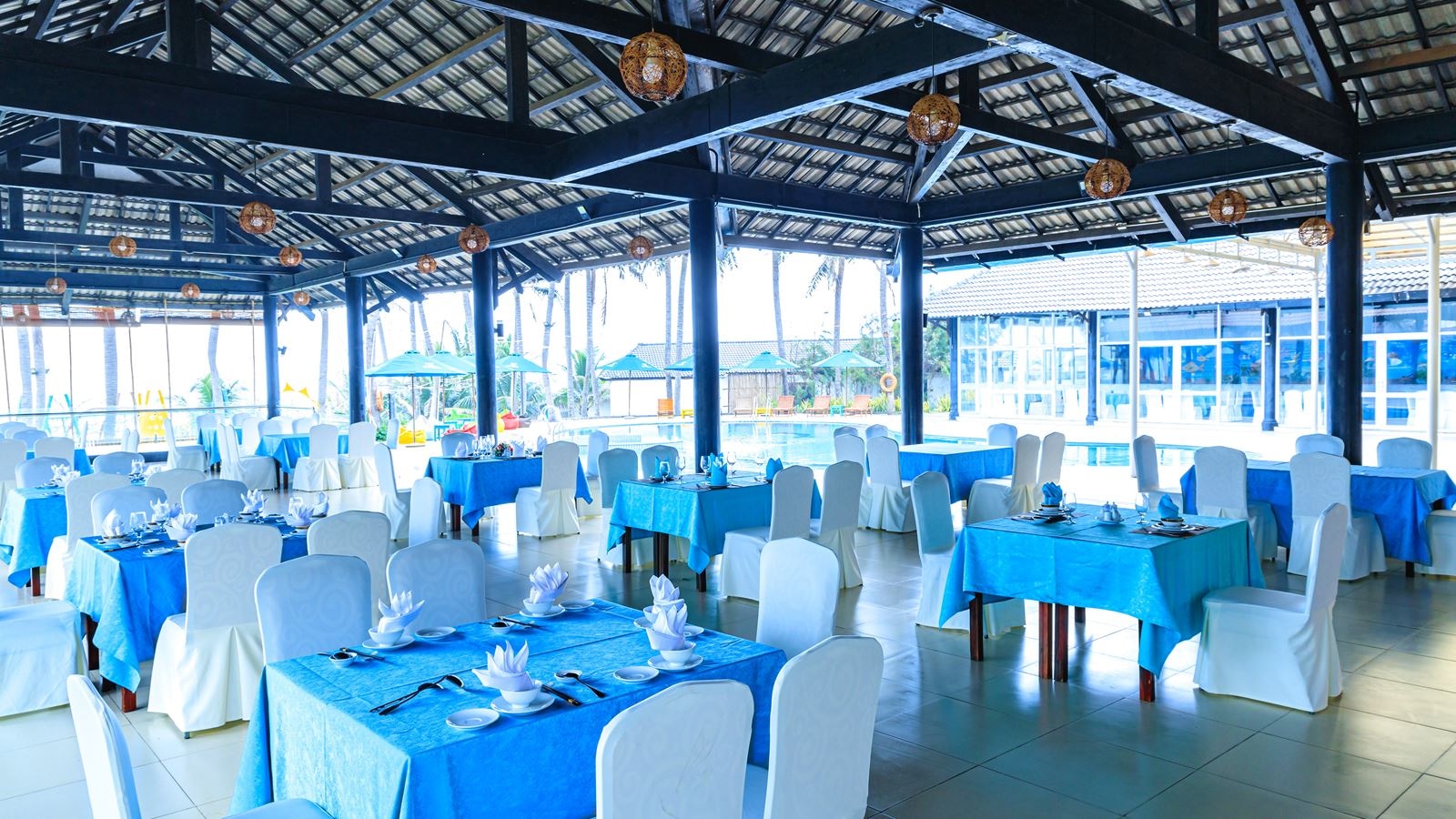 restaurants-oceania-restaurant--pool