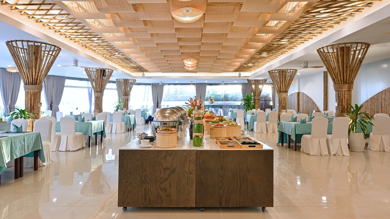 restaurants-oceania-restaurant--pool