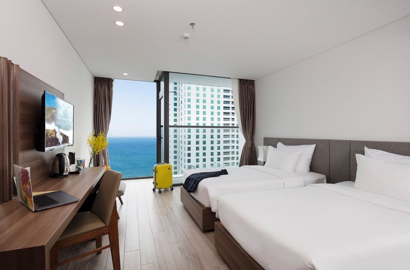 rooms-premier-deluxe-with-balcony