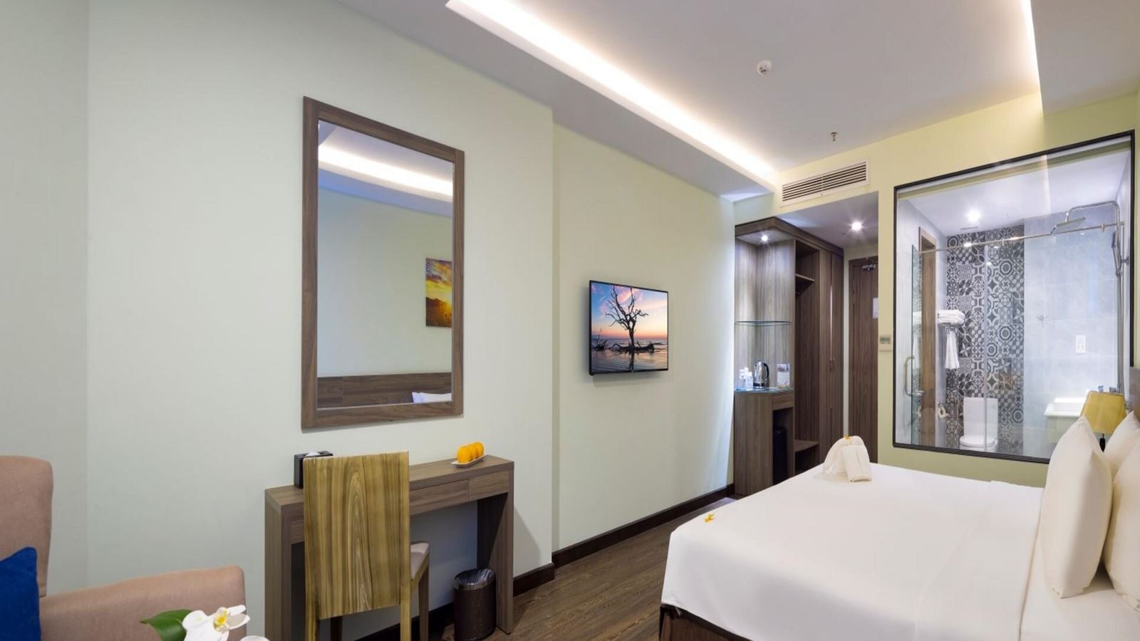 rooms-deluxe-partial-seaview-with-balcony