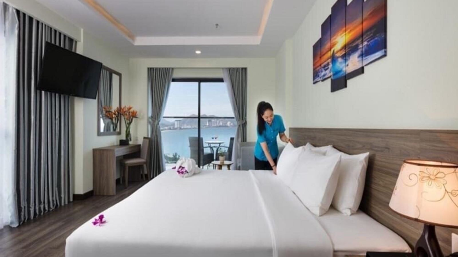 rooms-suite-seaview-view-with-balcony