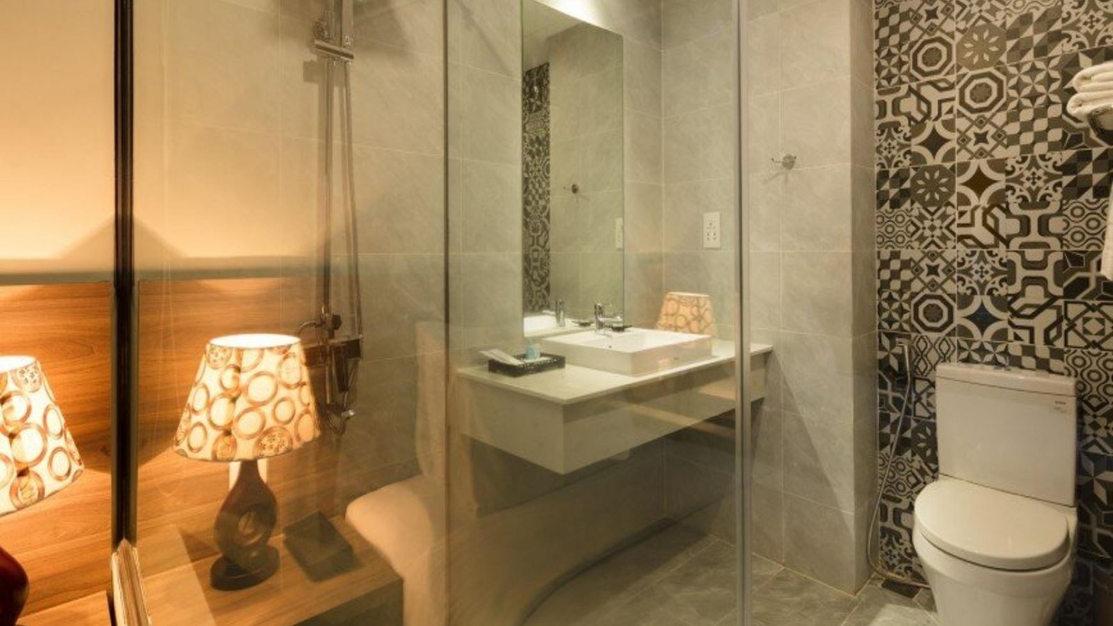 rooms-superior-partial-seaview-with-window