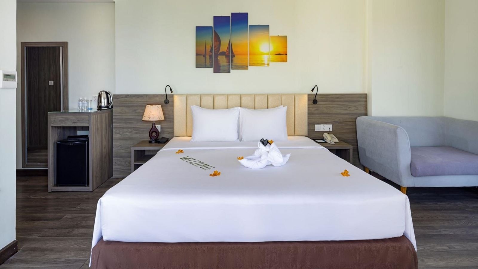 rooms-suite-seaview-view-with-balcony