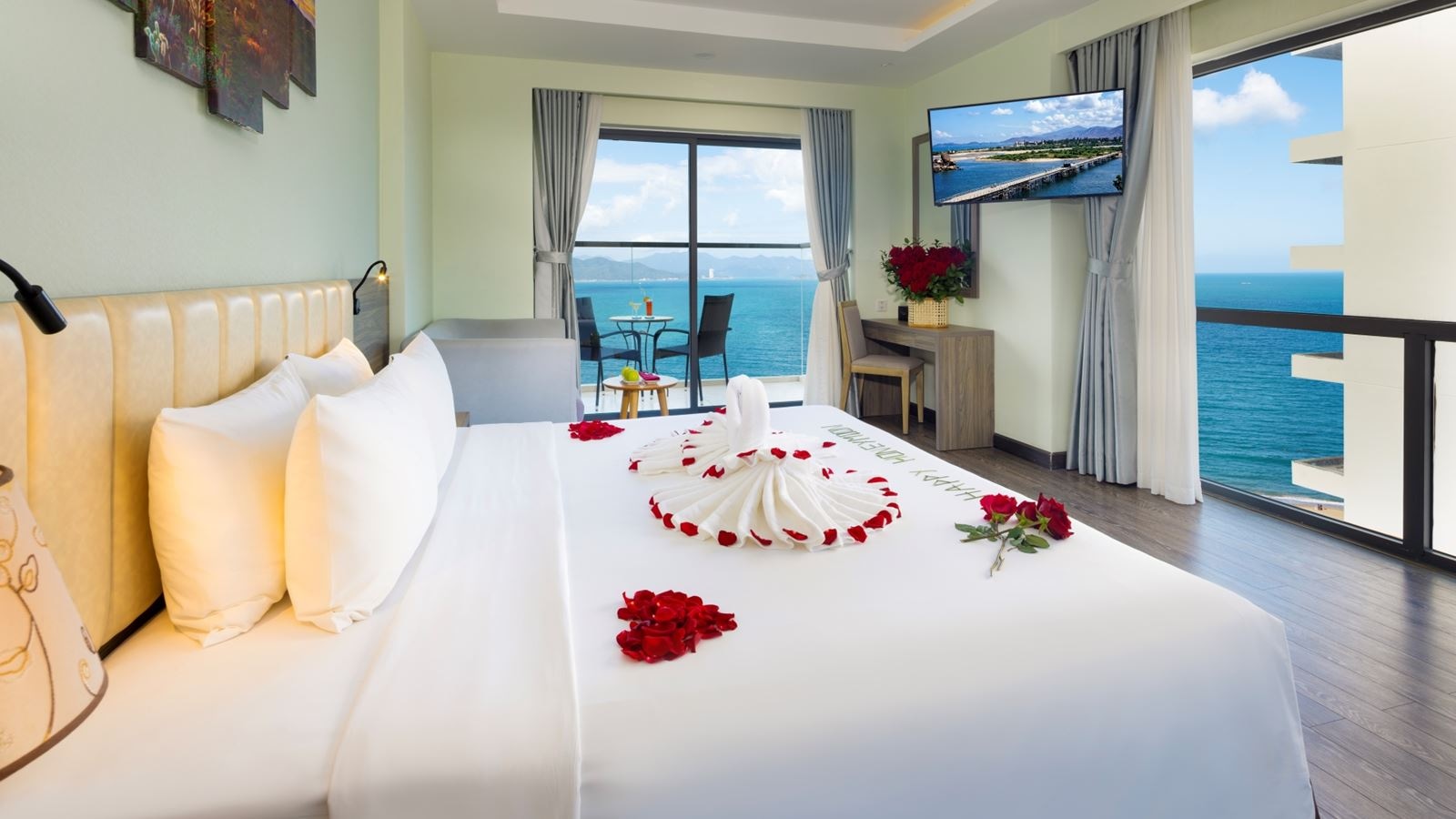 rooms-suite-seaview-view-with-balcony