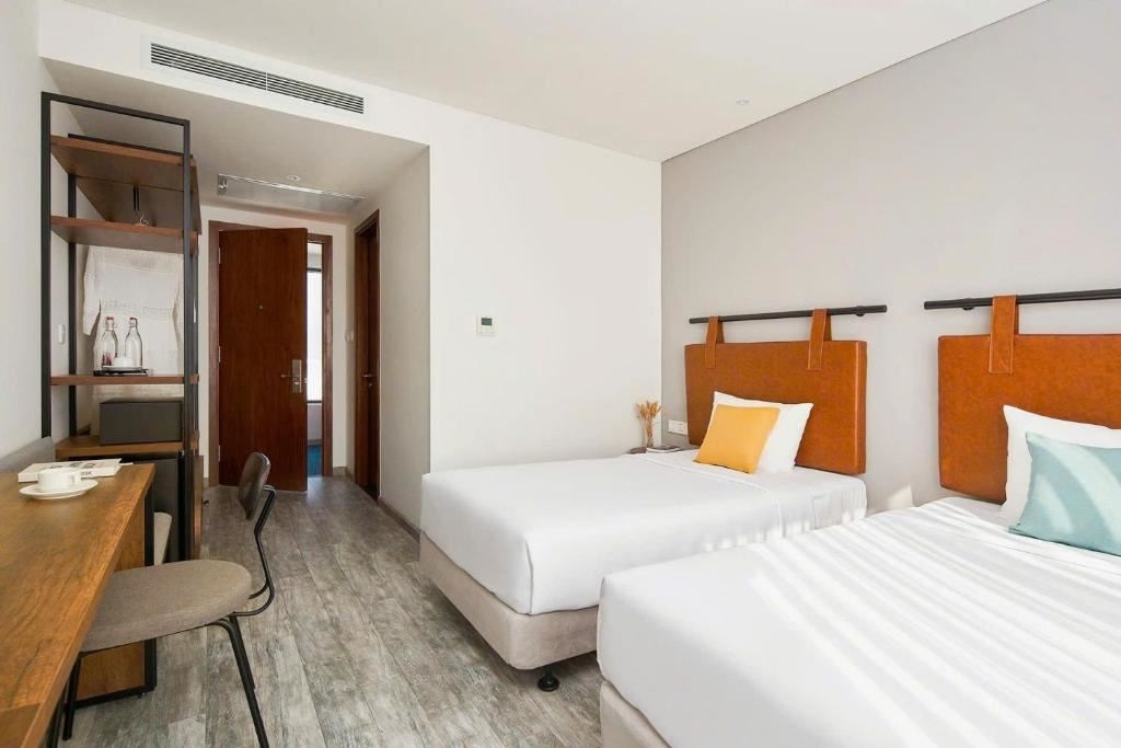 rooms-cozy-twin-with-city-view