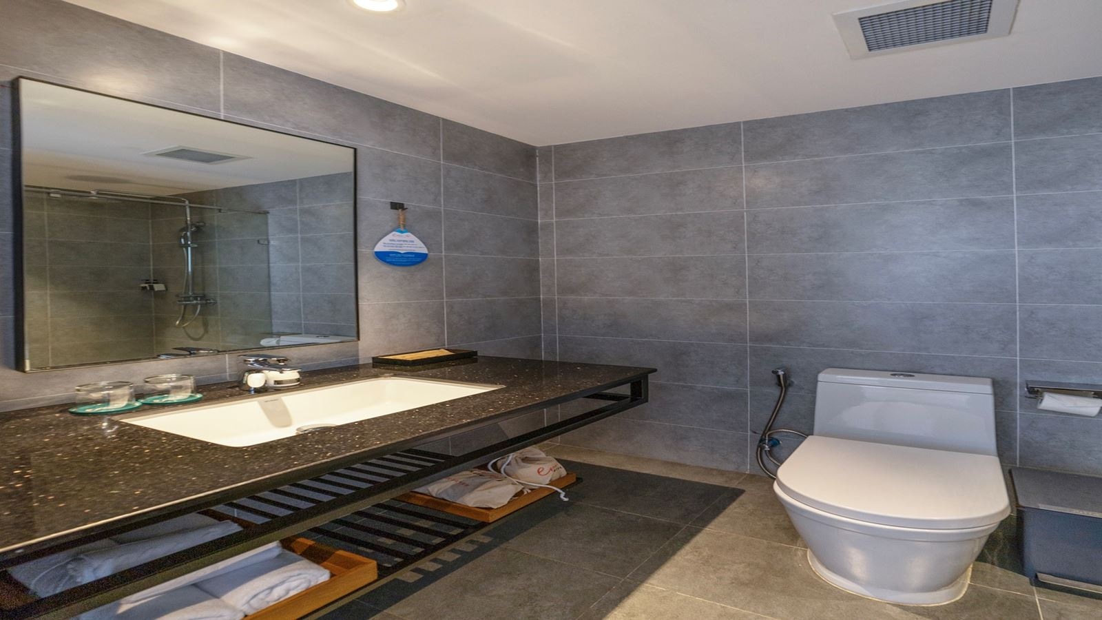 rooms-peptite-with-sea-view-no-extra-bed