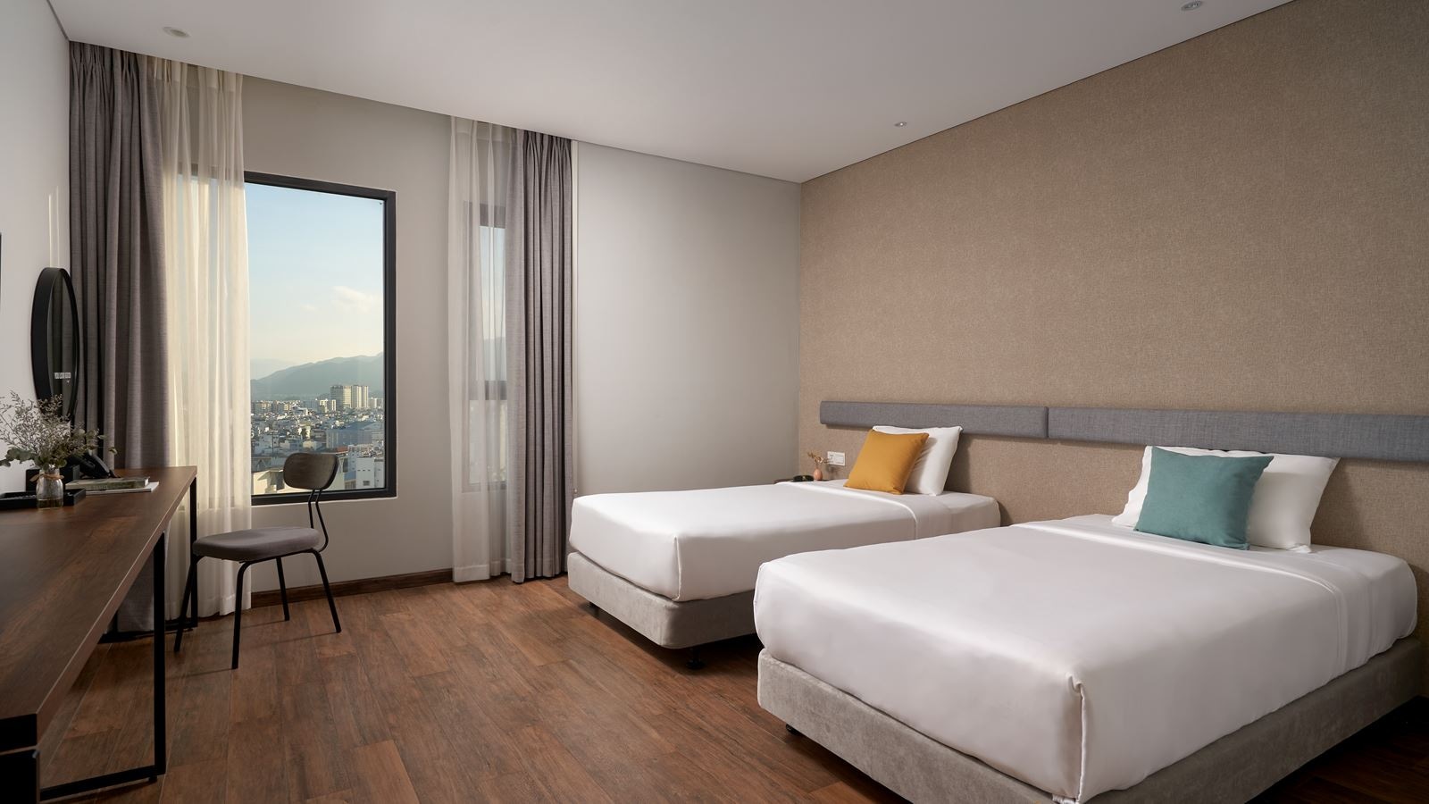 rooms-cozy-twin-with-city-view-child-without-extra-bed