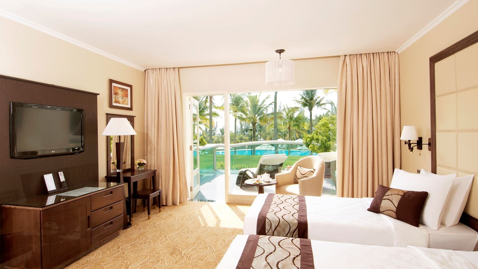 rooms-superior-pool-view-with-balcony