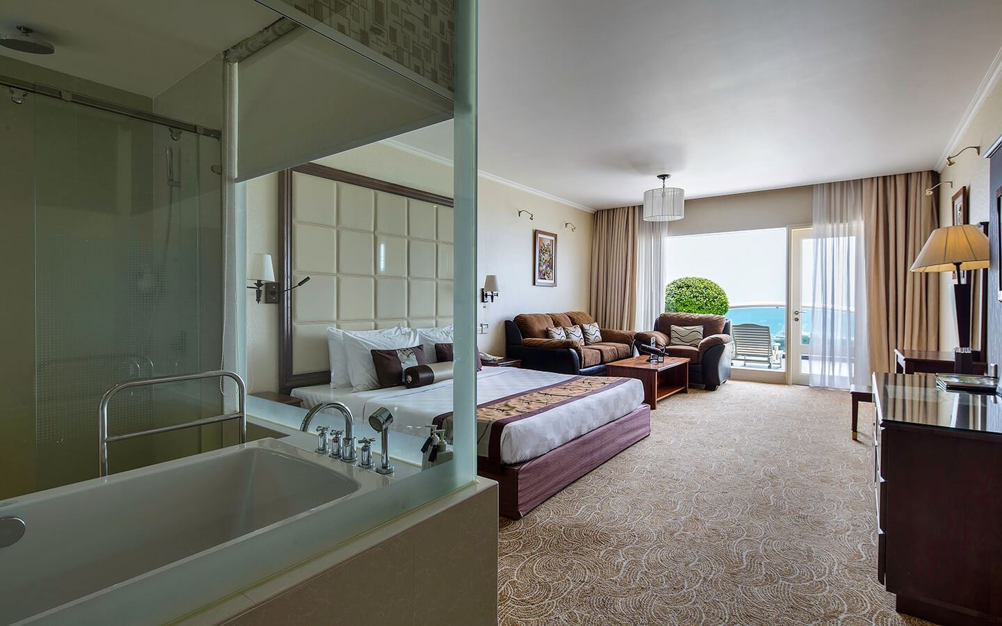 rooms-deluxe-sea-view-with-balcony