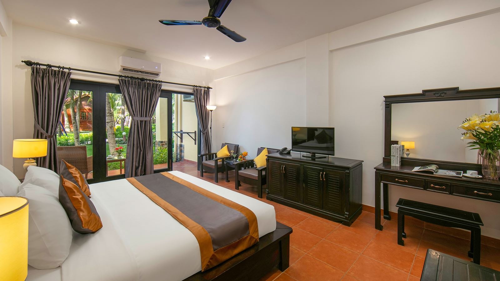 rooms-superior-gardenview-with-balcony