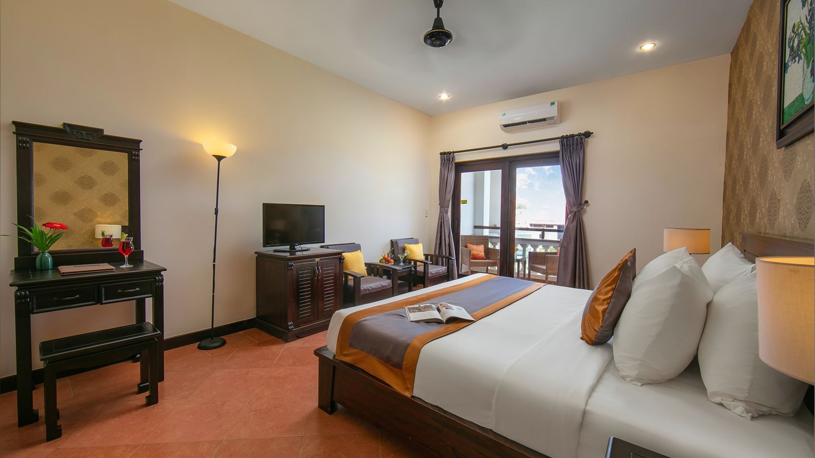 rooms-deluxe-oceanview-with-balcony