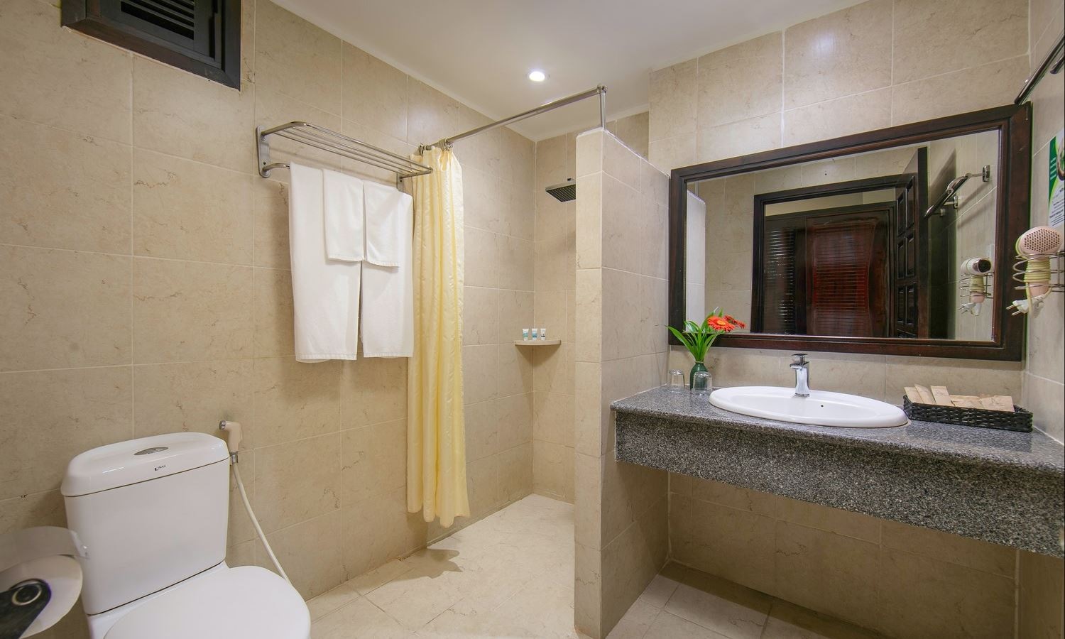 rooms-superior-gardenview-with-balcony