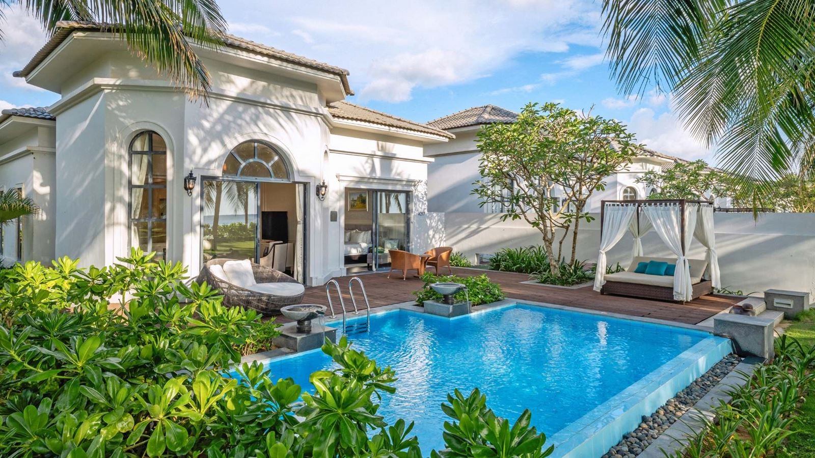 rooms-the-level-3bedroom-villa-lake-view-with-private-pool