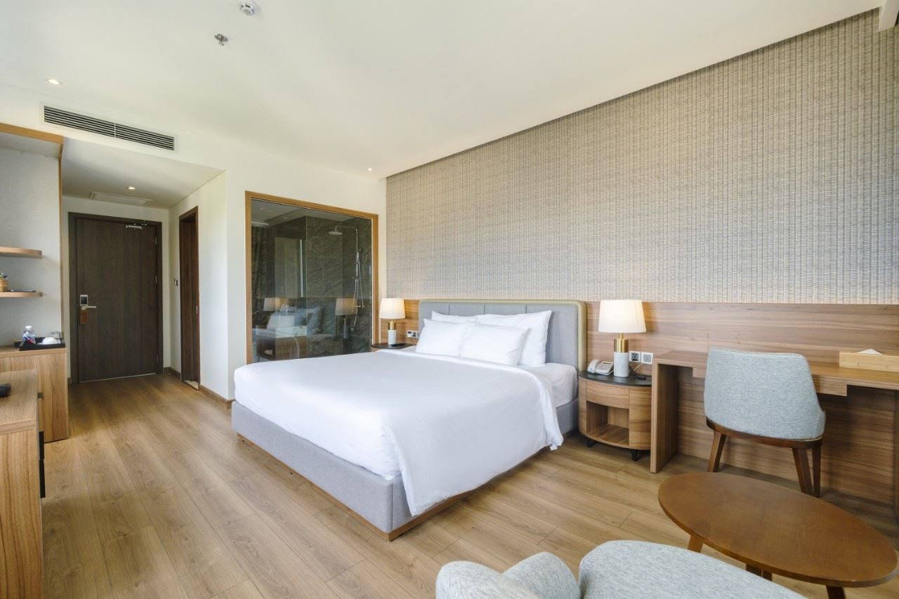 rooms-deluxe-partial-seaview