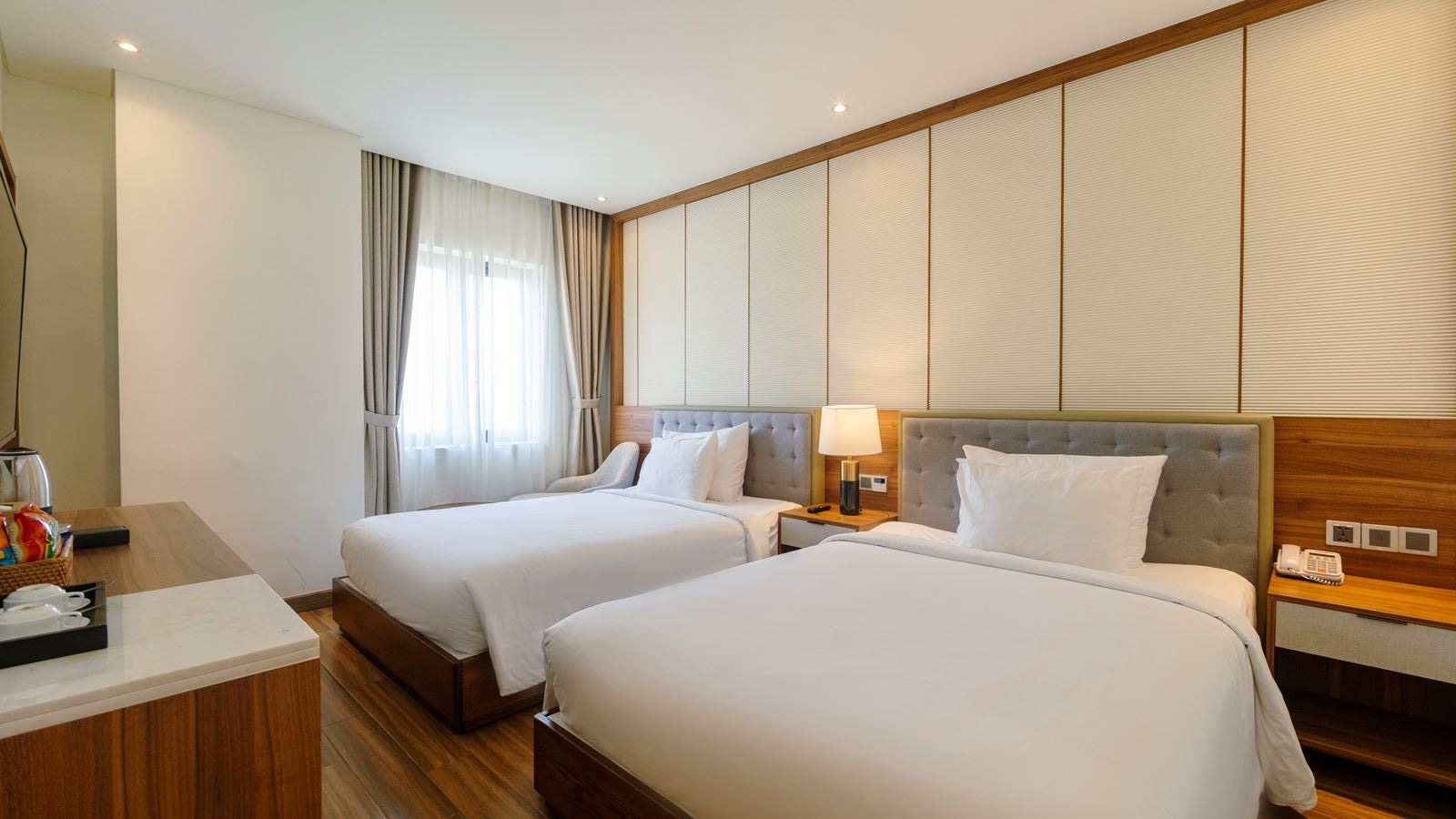 rooms-deluxe-partial-seaview