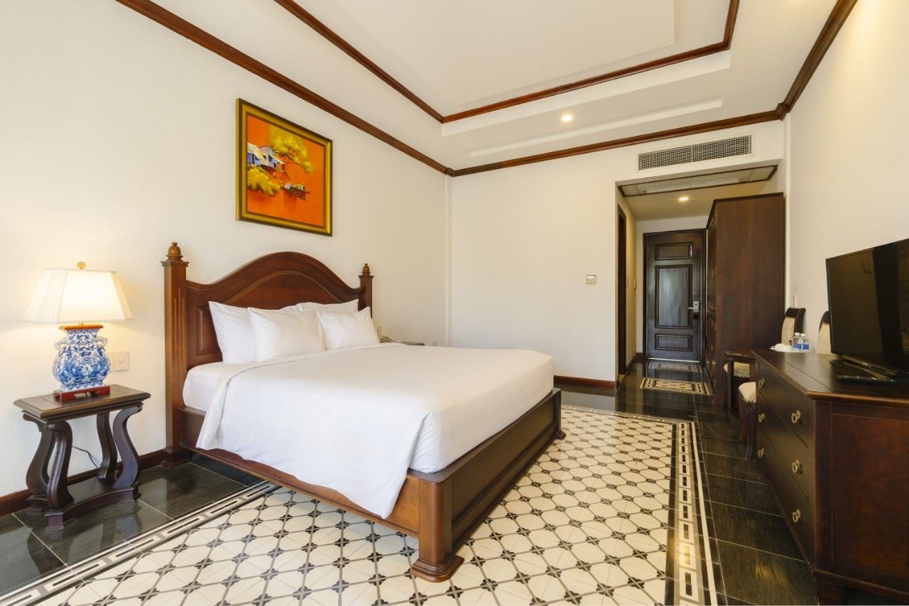 rooms-deluxe-poolview-with-terracebalcony