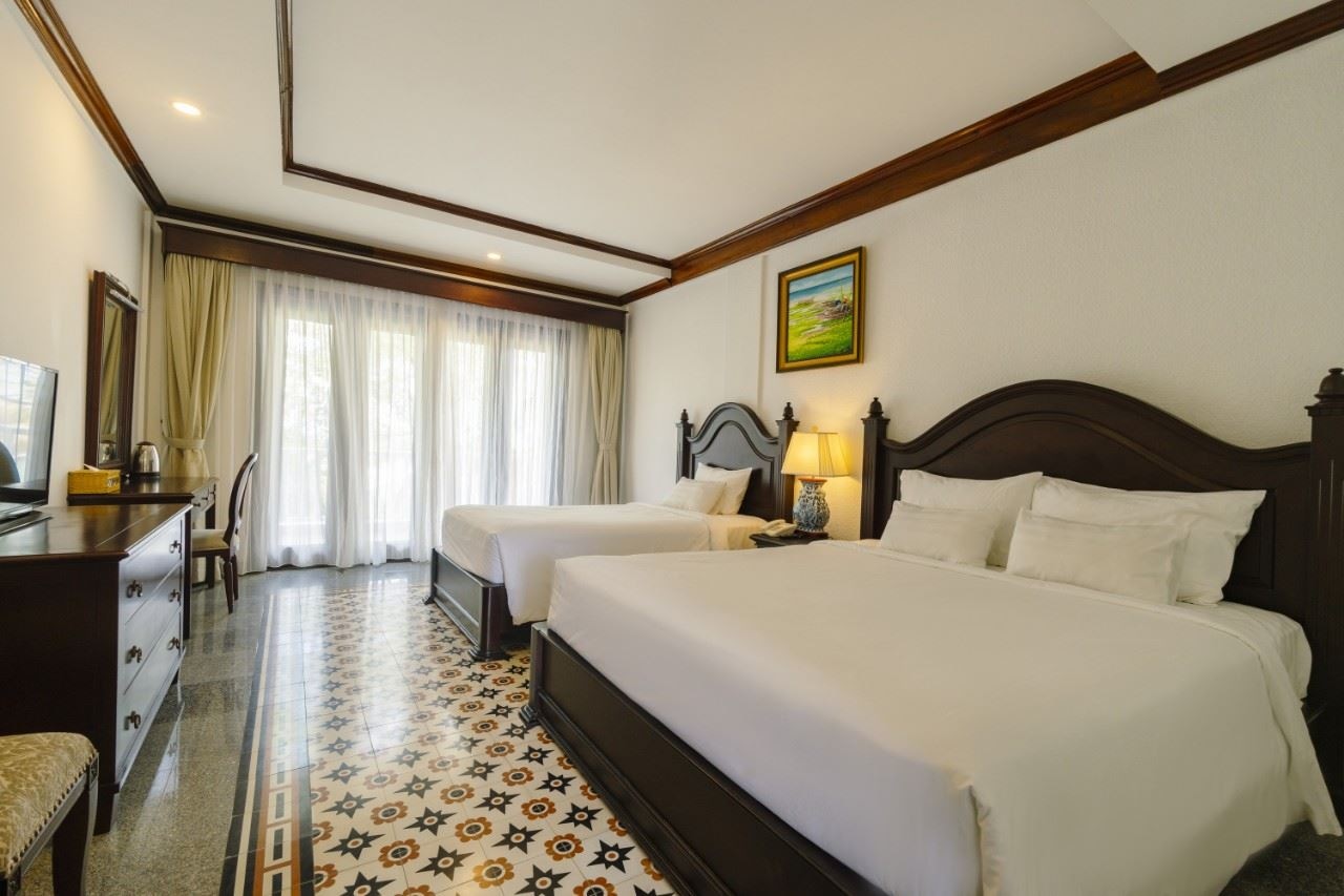 rooms-deluxe-poolview-with-terracebalcony