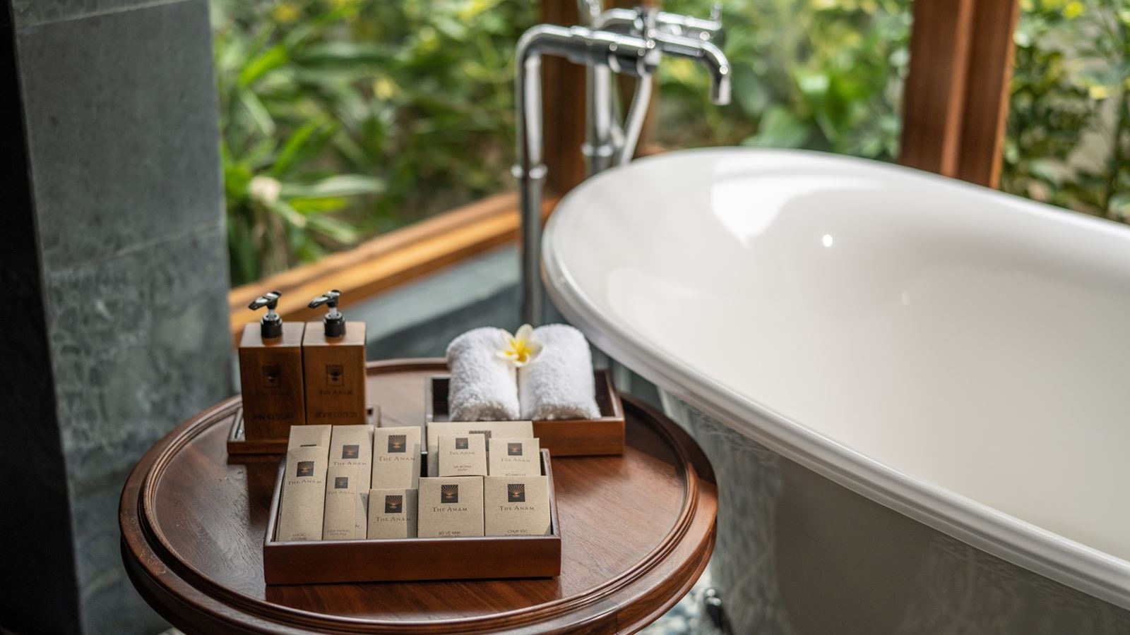 rooms-private-pool-suite