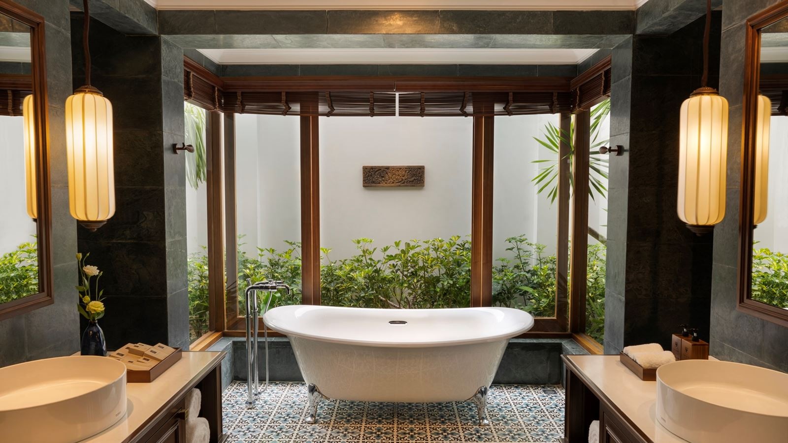 rooms-private-pool-suite