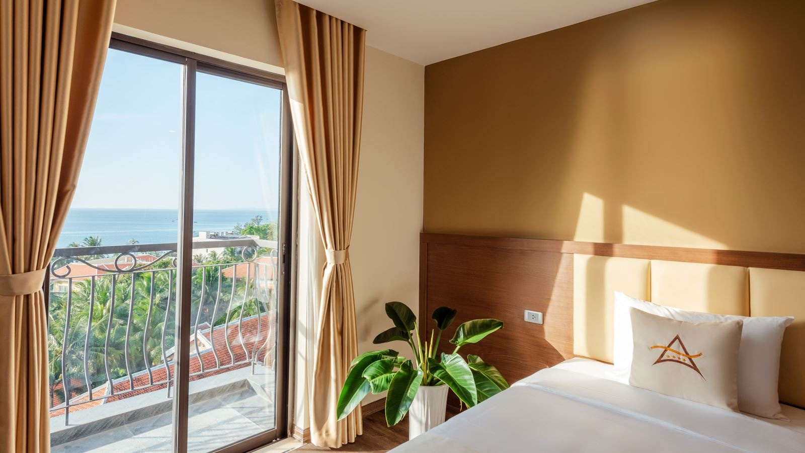 rooms-aura-delight-plus-with-sea-view