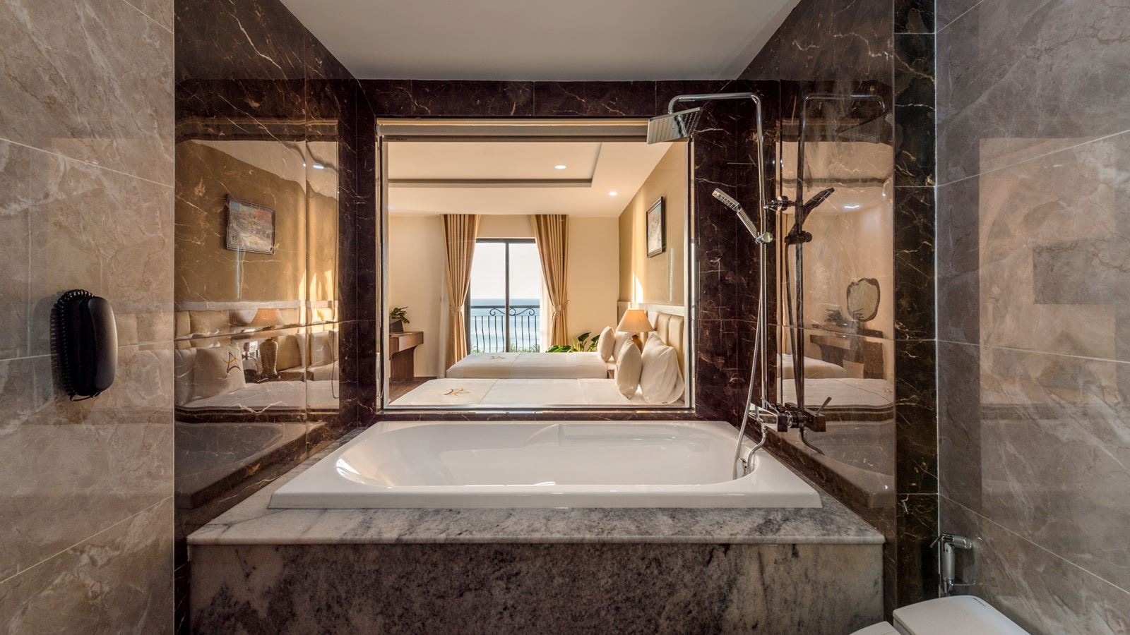 rooms-aura-delight-plus-with-sea-view