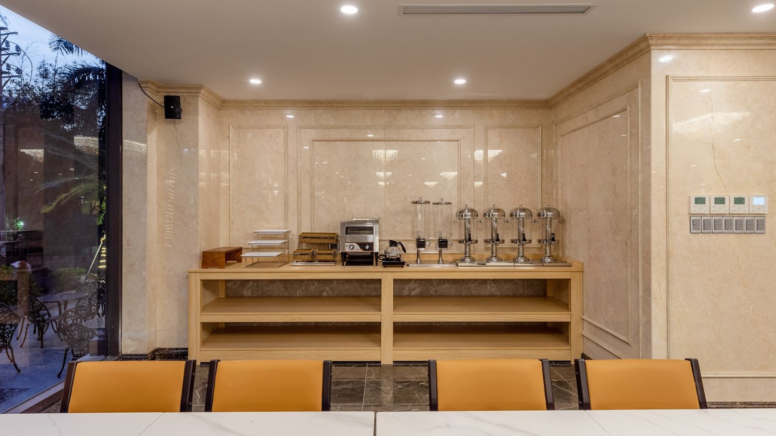 restaurants-restaurants