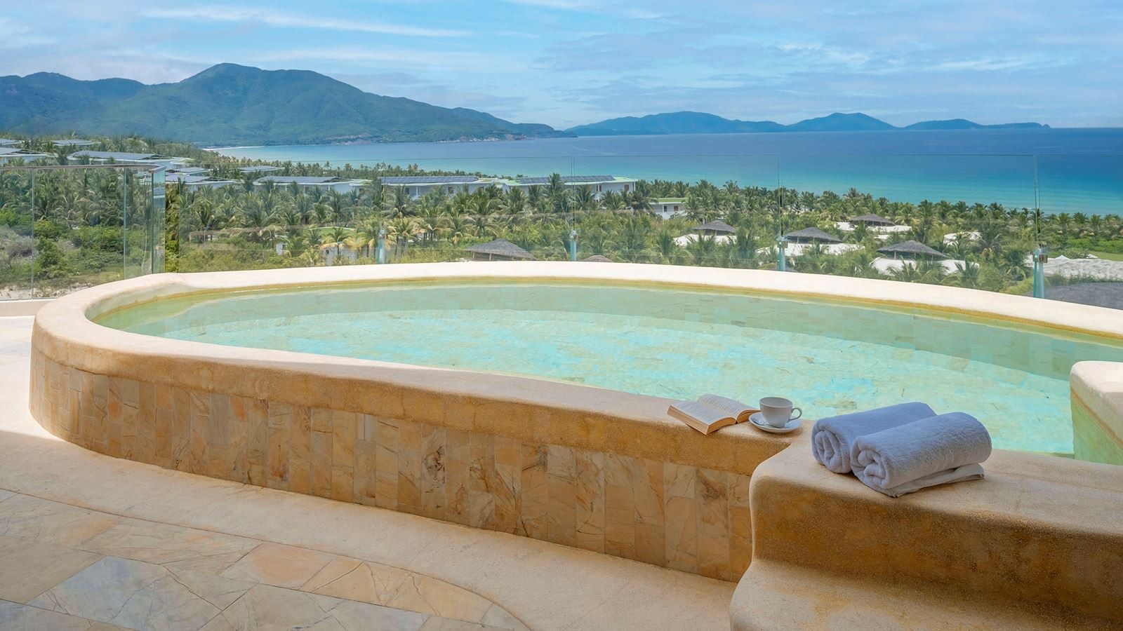 rooms-seaview-sky-pool-villa--family