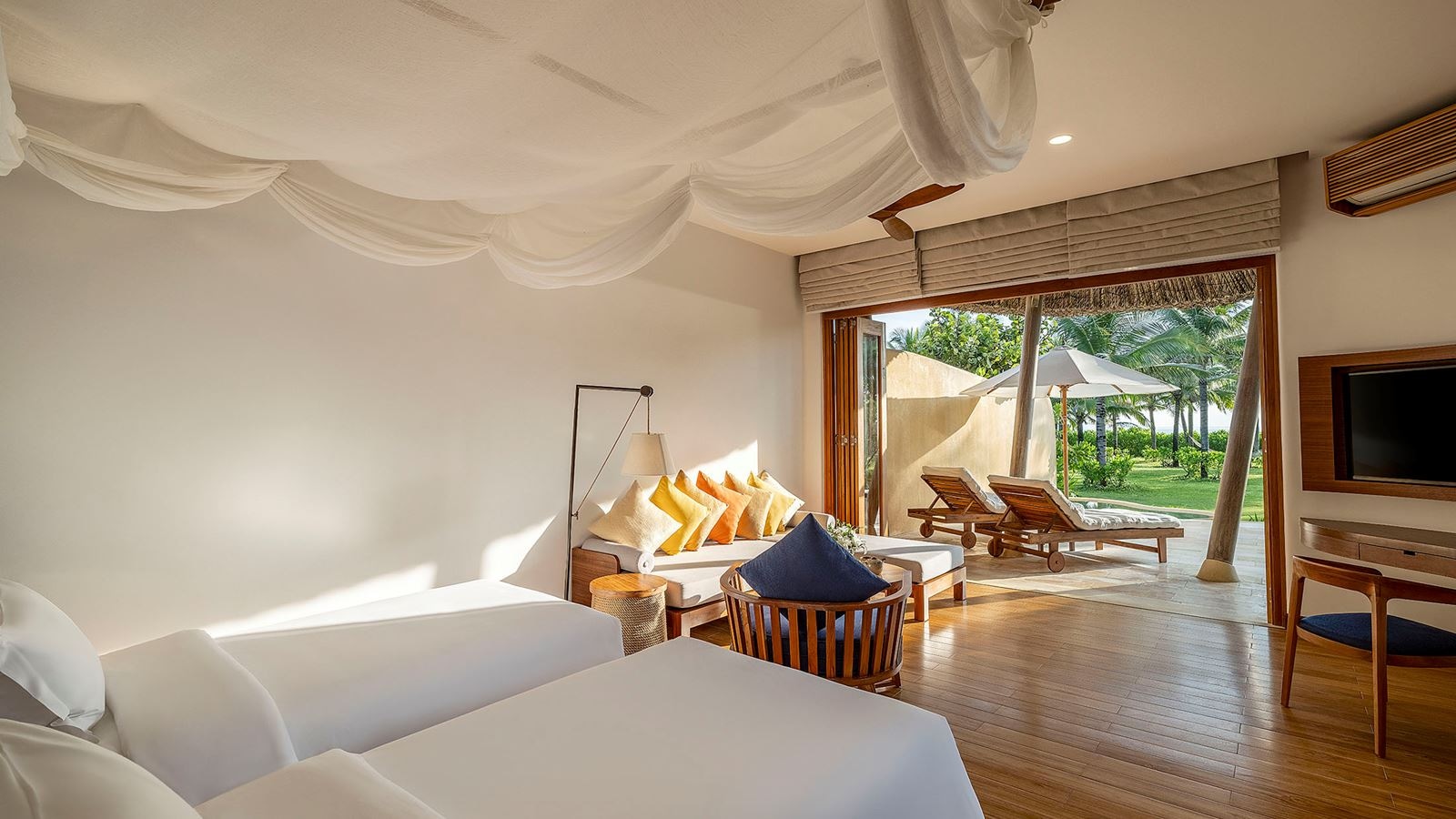 rooms-1-bedroom-beachfront-pool-villa