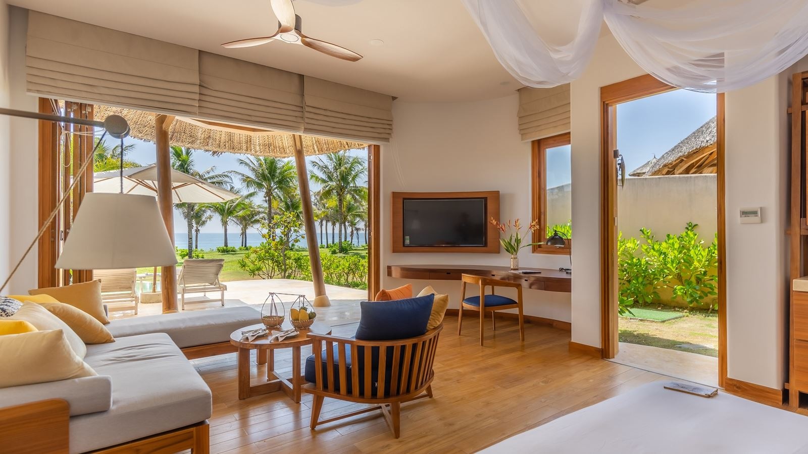 rooms-1-bedroom-beachfront-pool-villa