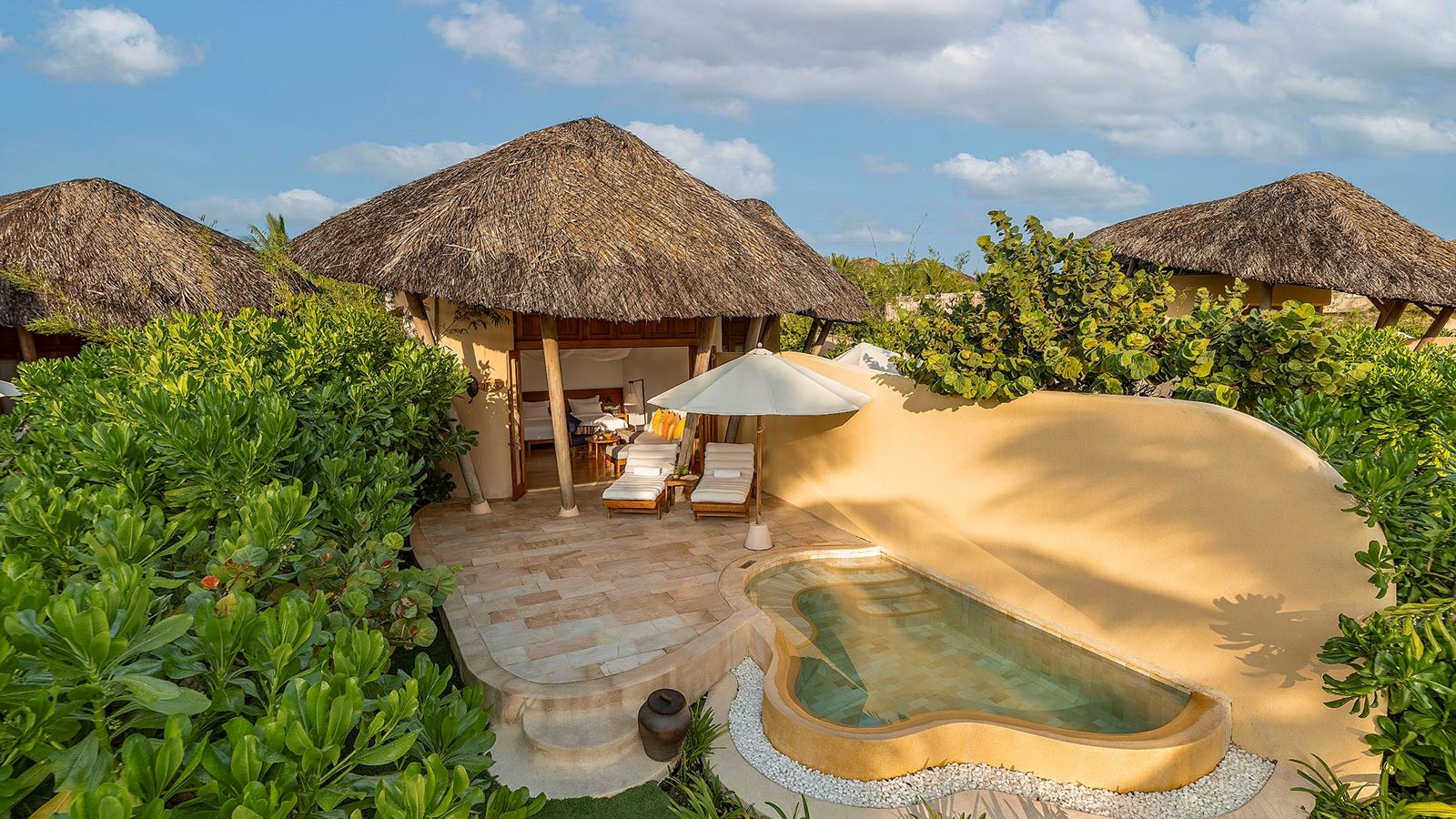 rooms-1-bedroom-beachfront-pool-villa