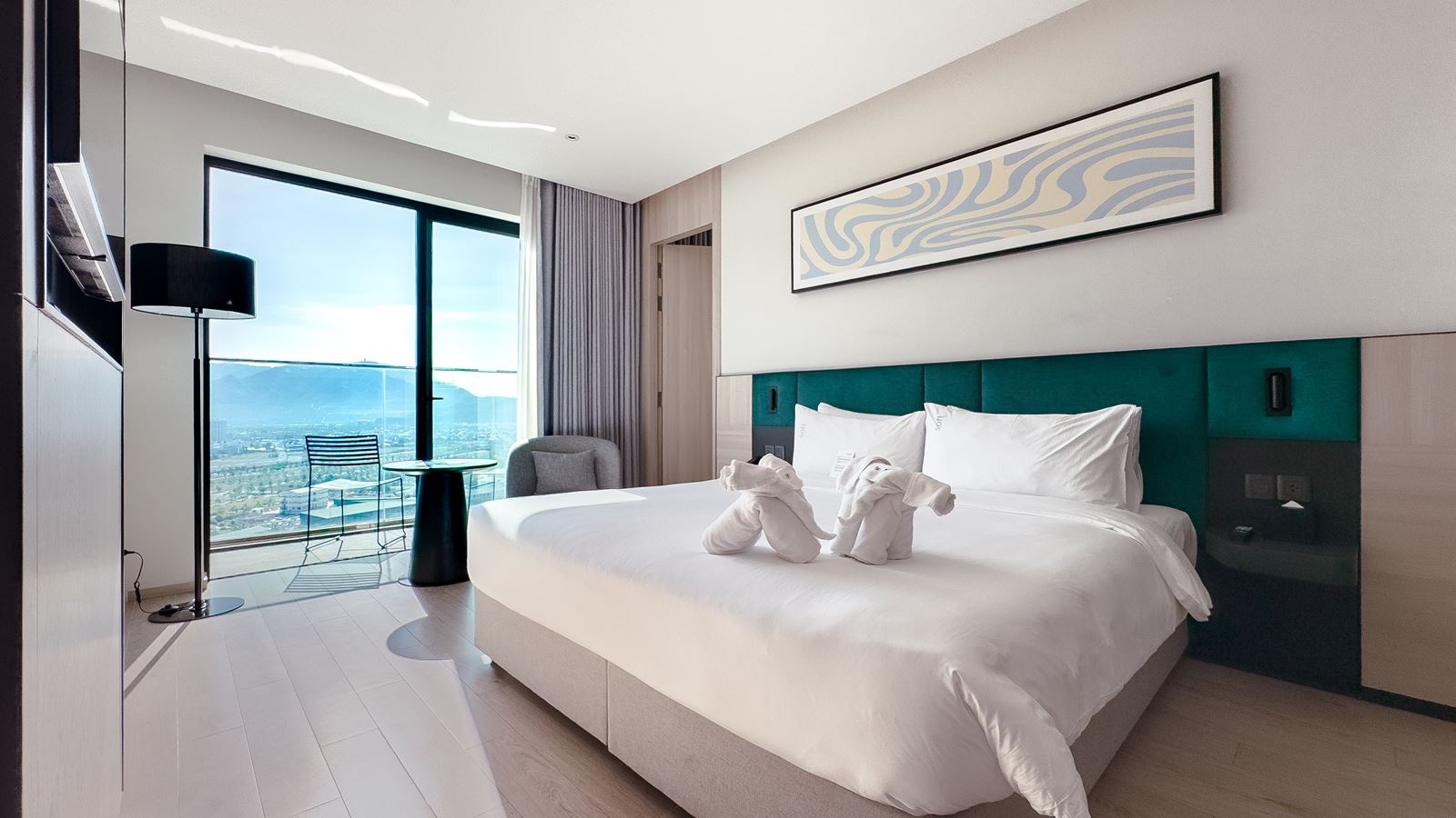 rooms-family-mountain-view-with-balcony