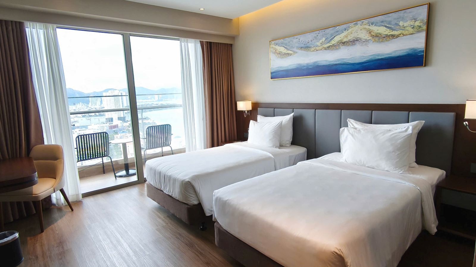 rooms-superior-city-view-with-balcony