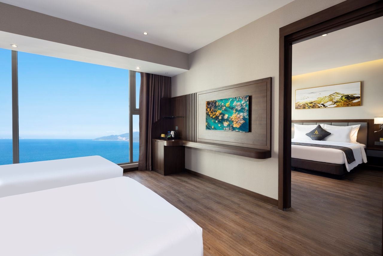 rooms-family-partial-sea-view-with-balcony