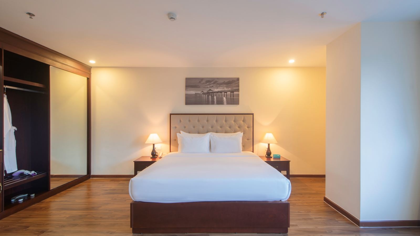 rooms-senior-deluxe-partial-sea-view