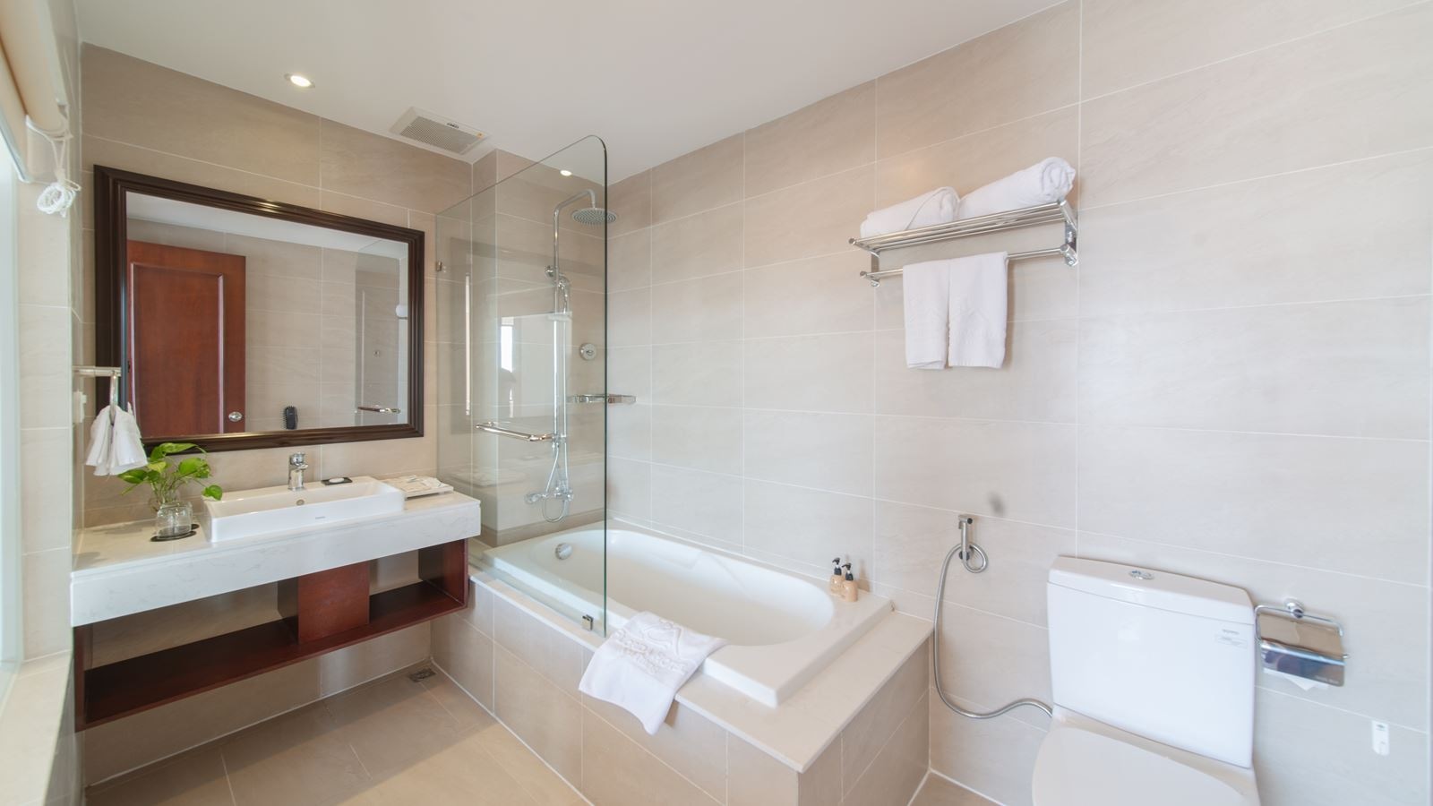 rooms-florida-suite-partial-sea-view