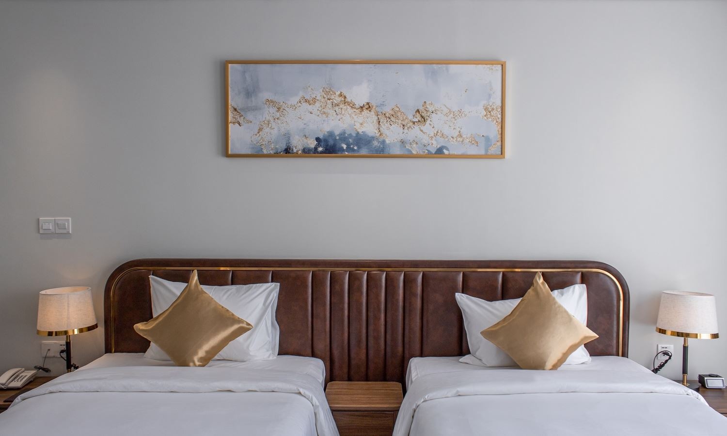 rooms-deluxe-twin-city-view