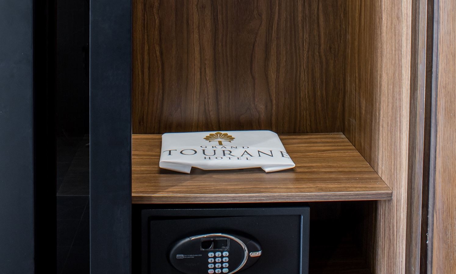 rooms-deluxe-twin-city-view