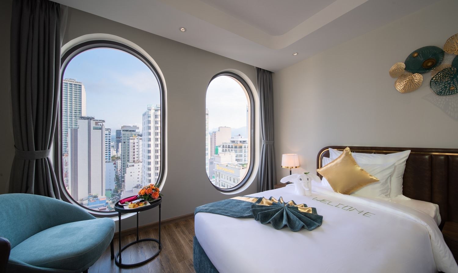 rooms-senior-deluxe-double-city-view