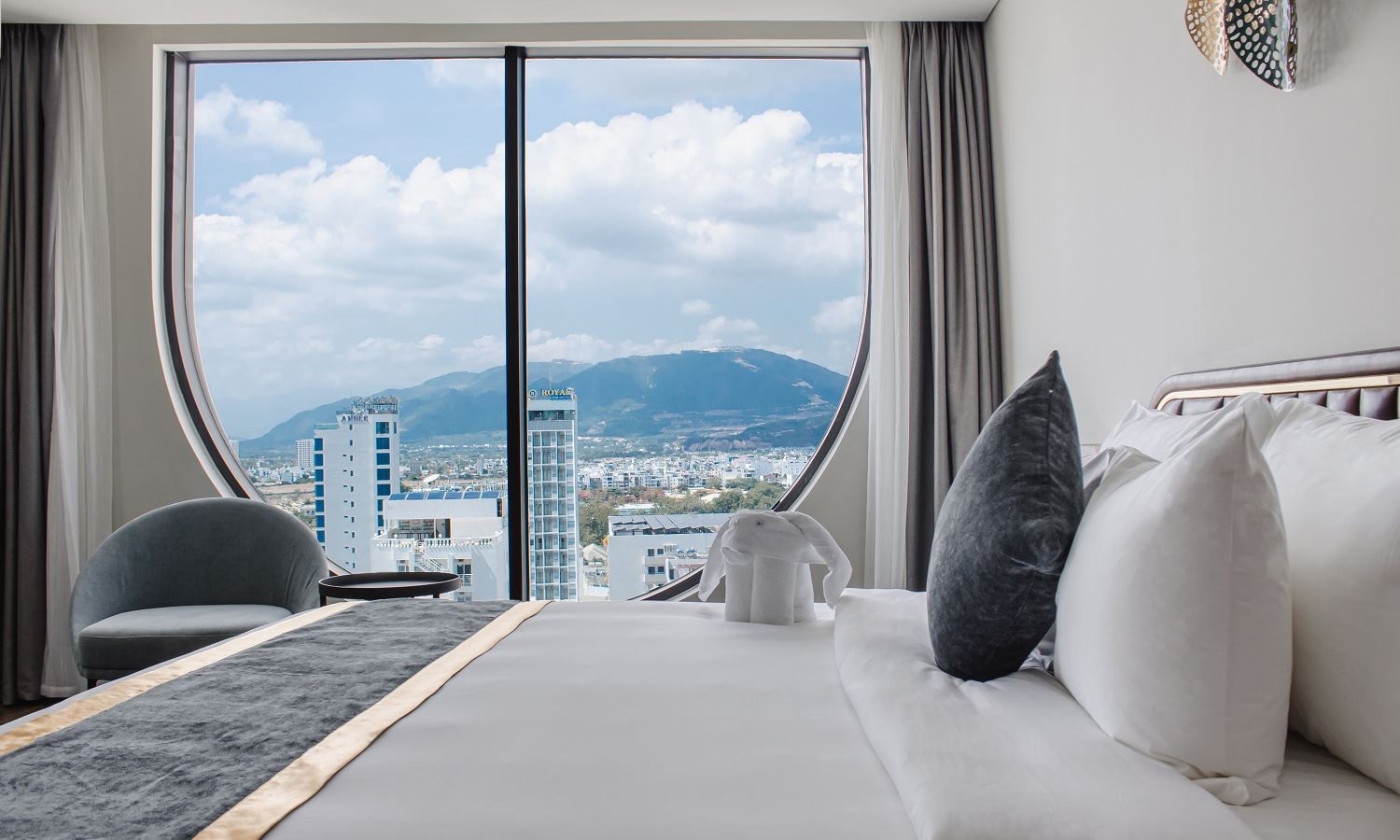 rooms-senior-deluxe-double-city-view-child-without-extra-bed