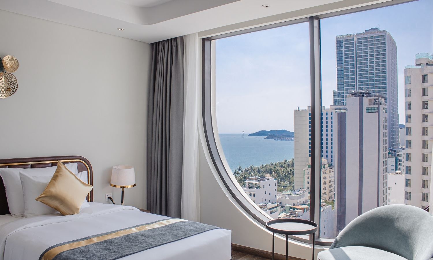 rooms-senior-deluxe-twin-partial-sea-view