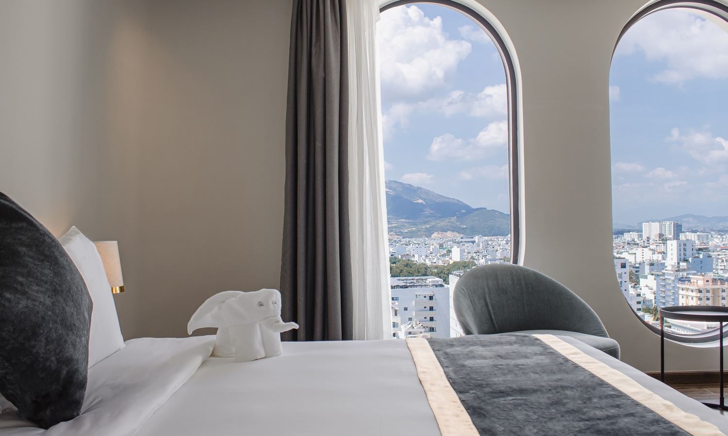 rooms-signature-city-view