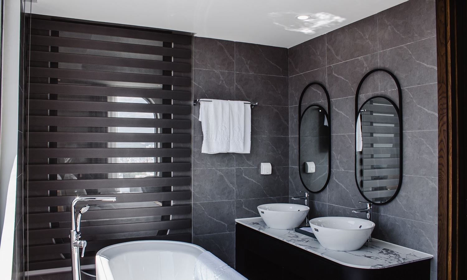 rooms-signature-city-view