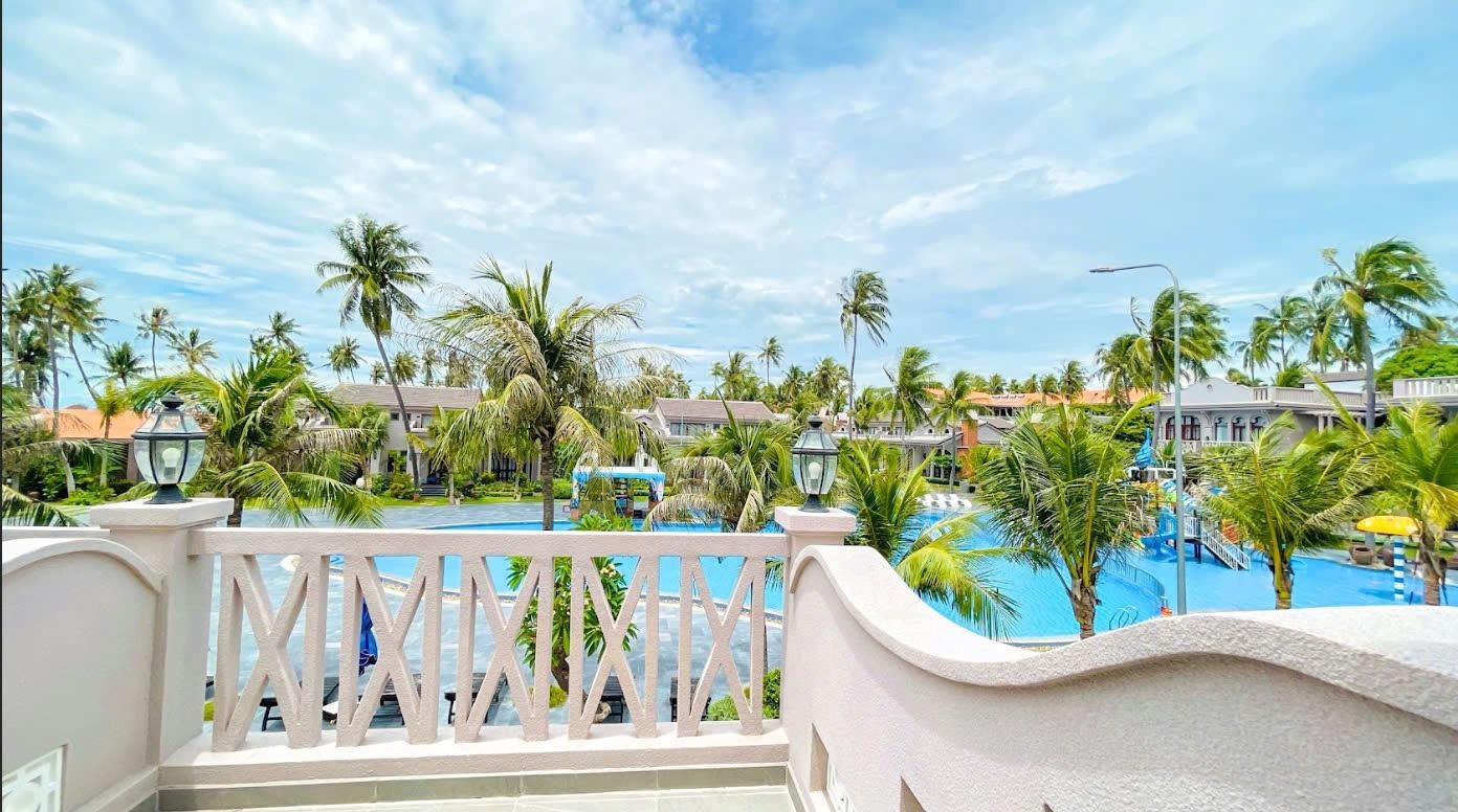 rooms-deluxe-pool-view