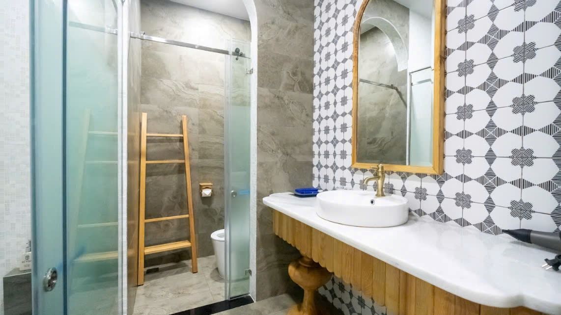 rooms-premium-pool-view