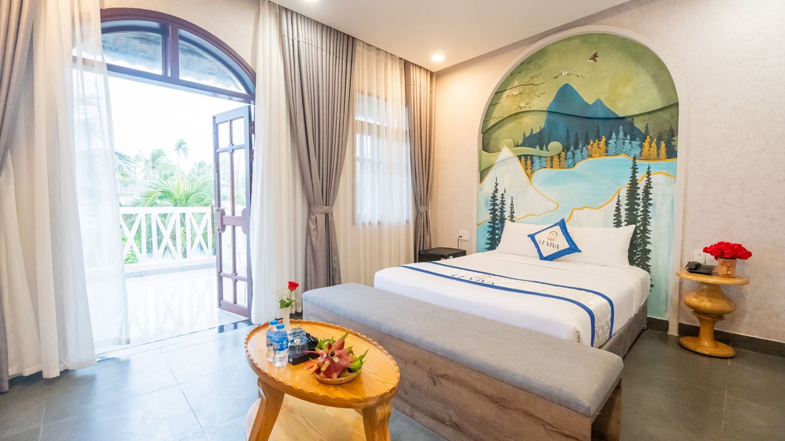 rooms-deluxe-pool-view