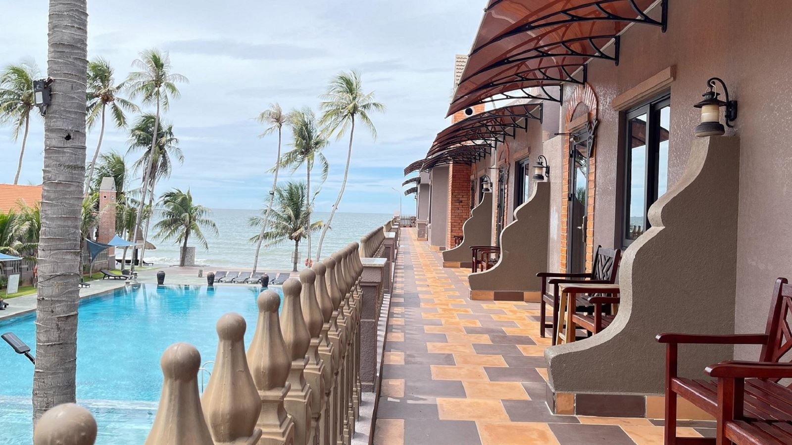 rooms-deluxe-pool-view-child-without-extra-bed