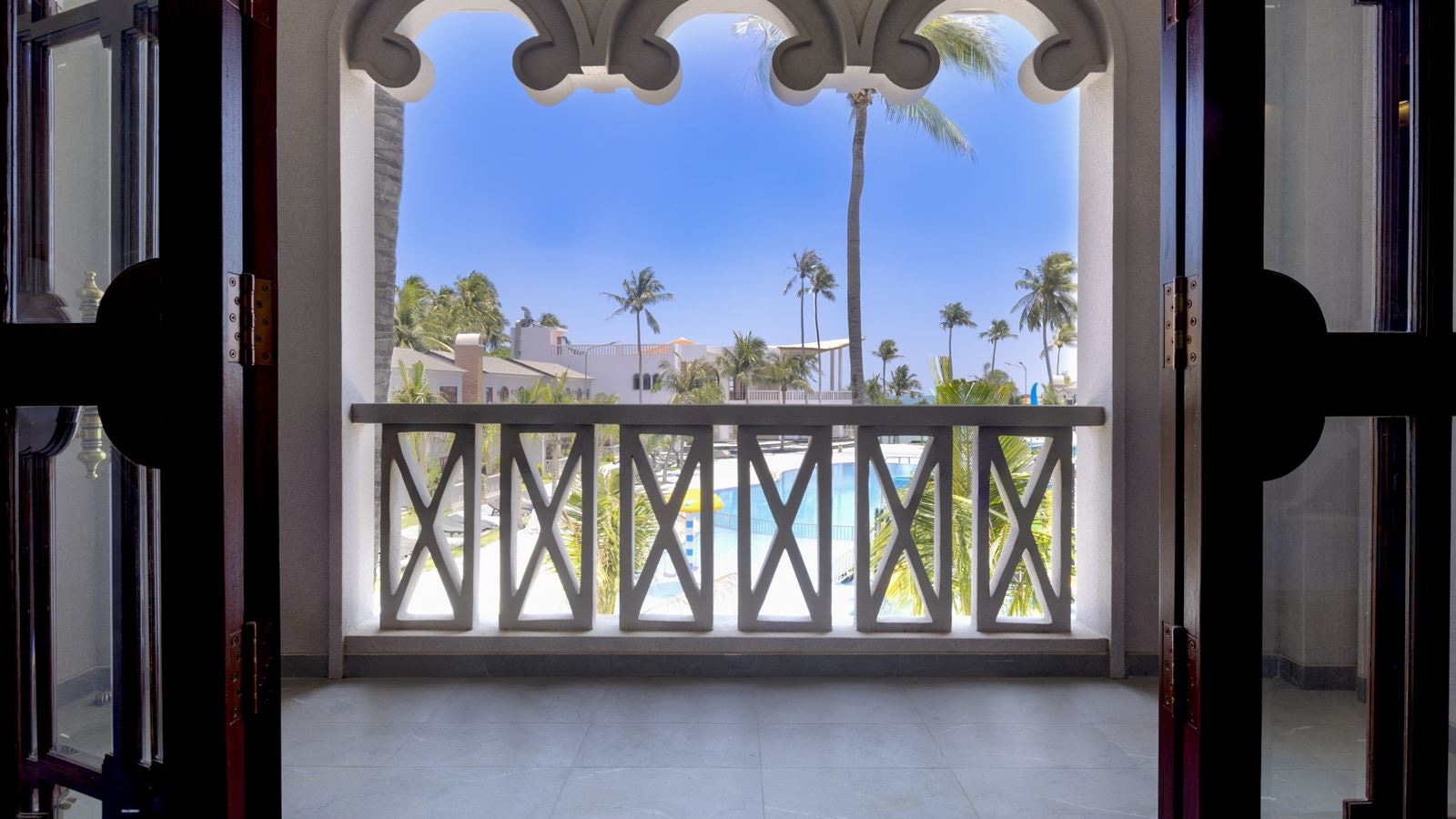 rooms-premium-pool-view